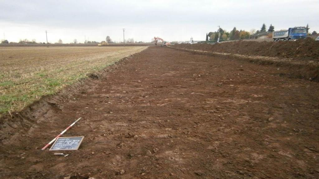 METODOLOGIA OPERATIVA L assistenza archeologica è stata eseguita in corso d opera durante tutte le fasi in cui i lavori hanno previsto azioni di scavo del sottosuolo.