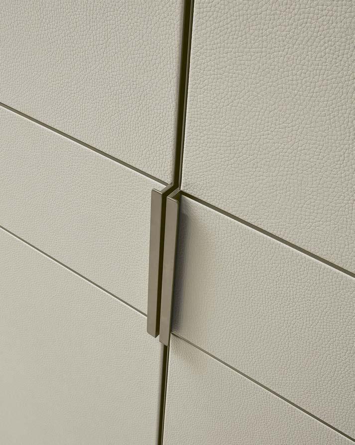integrata. Below: detail of the Cover door in techno leather 05 latte with mat champagne profiles and mat champagne Fitted handle.
