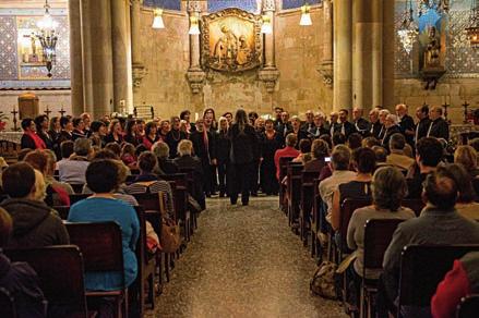 diretta da Giampaolo Violi che nei giorni 23, 24 e 25 aprile è stata in tournée a Barcellona, su invito della corale Orfeò Atlàntida, e ha potuto esibirsi nella grande cripta della Sagrada Familia