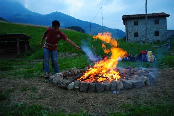 Koinè collabora dal 2003 con scuole, Comuni e associazioni del territorio del comasco con progetti e laboratori legati all'educazione ambientale e alla sostenibilità.