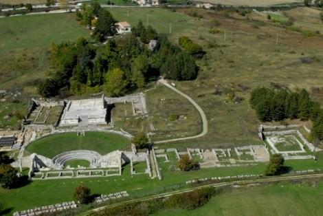 SERVIZI EDUCATIVI SEPINO E PIETRABBONTANTE IL SANTUARIO SANNITICO DI PIETRAB- LA CITTÀ ROMANA DI SEPINO BONDANTE La città romana di Saepinum, conosciuta anche come Altilia (dal germanico Alt - antico