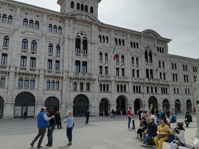 Dopo una velocissima visita ci siamo diretti verso Piazza Unità D Italia.