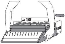 UTILIZZO Caratteristiche: Foratura max. 22 fogli 70/80 g/m Massimo spessore di carta pari a 1.5 mm. Massimo spessore di plastica: 1 foglio da 0.3 mm. Spessore massimo rilegabile pari a 13.5 mm. (5/8 ) circa 135 fogli 70/80 g/m Non utilizzare per la foratura di altro materiale.