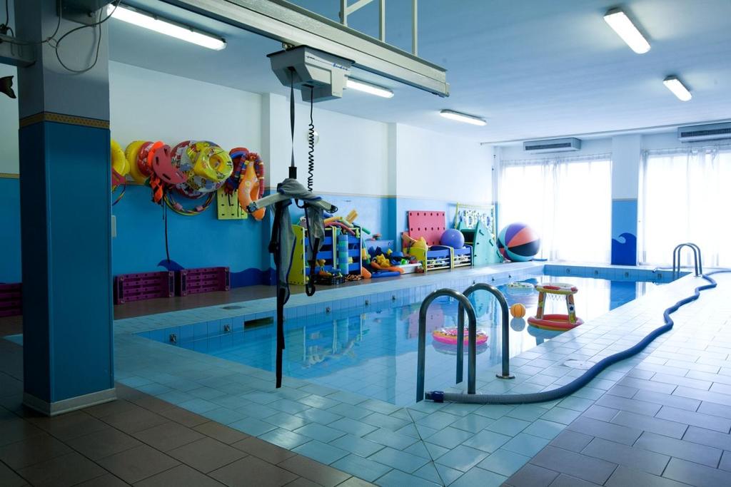 RIABILITAZIONE FUNZIONALE MOTORIA IN ACQUA Piscina coperta,