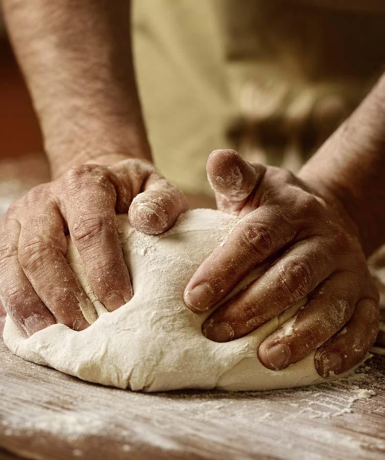 FARINE MANITOBA E POCO RAFFINATE Tutta la magia del benessere da assaporare in cucina. Una linea di farine ottenute dalla macinazione a pietra che preserva il germe di grano.