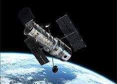 Problema 4. L orbita di Hubble Il Telescopio Spaziale Hubble (HST Hubble Space Telescope) ruota intorno alla Terra, in un orbita circolare ad una distanza media d = 560 km dalla superficie terrestre.