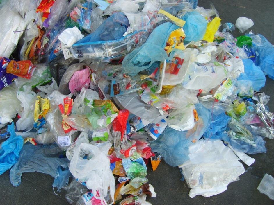 LA QUALITA : CONFRONTO Esempio di imballaggi in plastica raccolti nel bacino