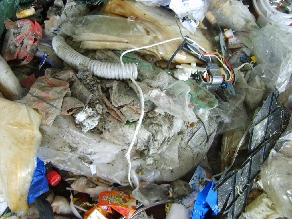 costi di selezione) Esempio di imballaggi in plastica raccolti con sistema a