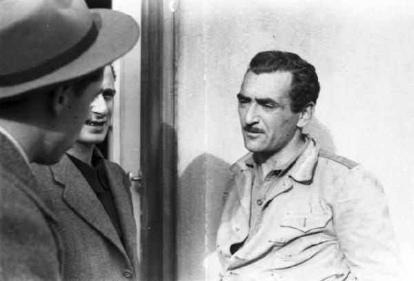 Domaso. Bill e Pedro - ricostruzione dell'uccisione di Benito Mussolini. Gianfranco Venini mentre chiacchiera con Stefano Tunesi e Negri.