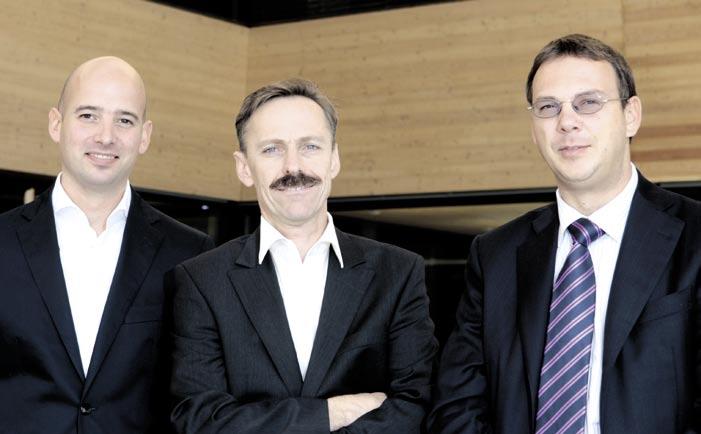 I tre amministratori Clemens Pfeifer, Ewald Franzoi e Michael Pfeifer rappresentano la terza generazione di dirigenti dell azienda.