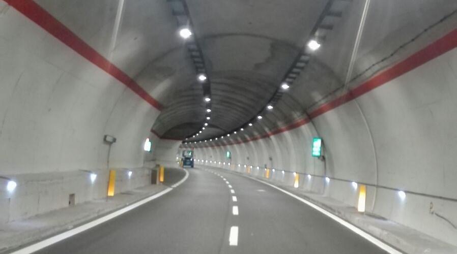 Smart Tunnel Gestione intelligente delle gallerie stradali attraverso la metodologia Smart Tunnel che si