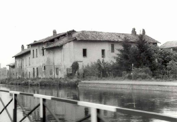 Cascina Carbonizza - complesso Gaggiano (MI) Link risorsa: http://www.lombardiabeniculturali.