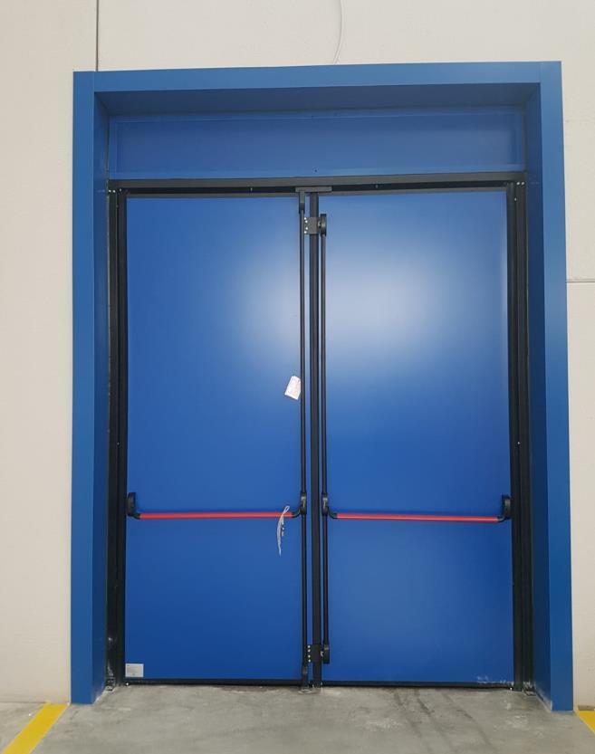 PORTE D USCITA La porta è composta da ante dello spessore di