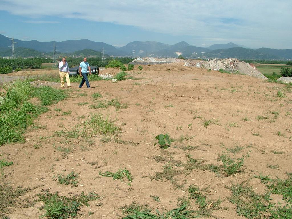 Fotografia 3: Sommità ricoperta con terreno di coltivo. Vista verso Est 3.