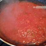 mezzaluna, così per tutto l impasto. Prima di cuocere i ravioli, rimane da preparare la salsa.
