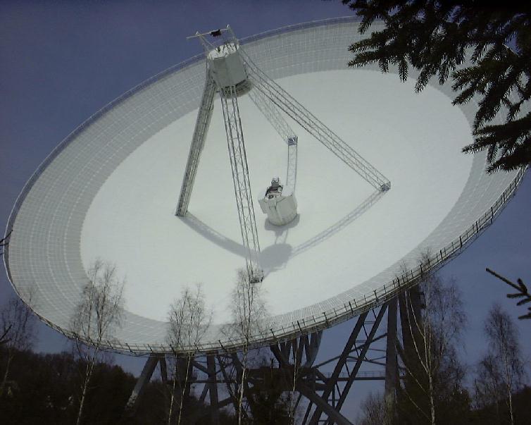 RADIO TELESCOPI Sono generalmente grandi antenne paraboliche. Ogni antenna è formata da: 1. uno specchio principale fino a 100m. di diametro; 2.