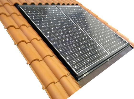 EASY CLIP-CLAP EASY CLIP-CLAP EASY CLIP CLAP - FR È un sistema completo che permette di installare pannelli fotovoltaici di ogni marca su tetti inclinati, senza