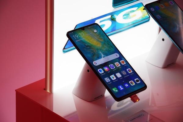 Huawei Mate 20 X 5G è il primo smartphone dell azienda cinese dotato di tecnologia 5G ed è stato presentato in un evento a Milano, a cui anche noi abbiamo partecipato, per celebrarne il lancio.