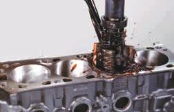 La conseguenza: le fasce elastiche non possono più chiudere perfettamente a tenuta un foro del cilindro deformato contro il passaggio dell olio motore e neanche contro quello dei gas di combustione.