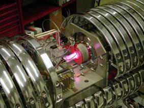 LUNA: Laboratory for Underground Nuclear Astrophysics riprodurre in un laboratorio il cuore delle stelle Utilizza un acceleratore di protoni e particelle alfa che funziona a