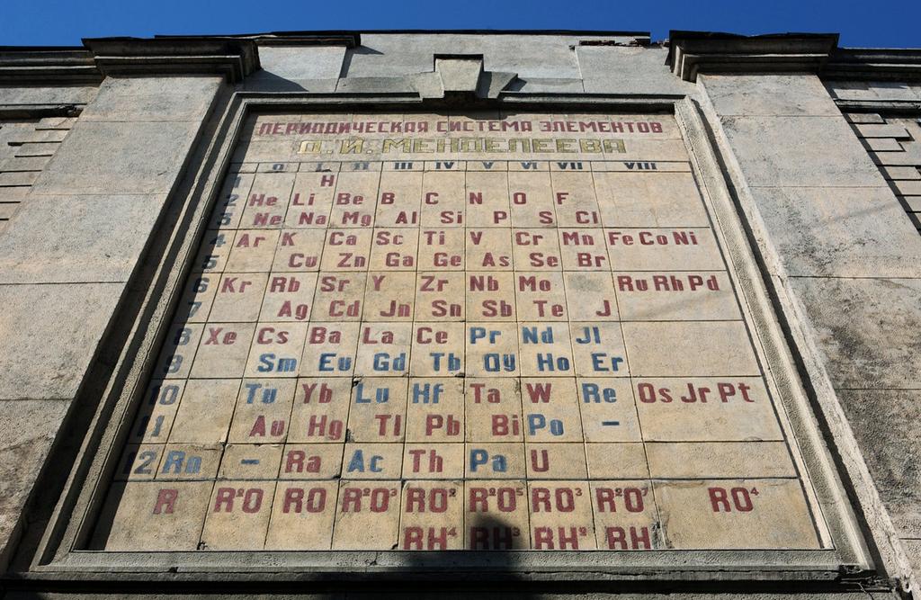 Le conoscenze chimiche degli elementi nei primi anni Trenta (II) Nella tavola commemorativa sono