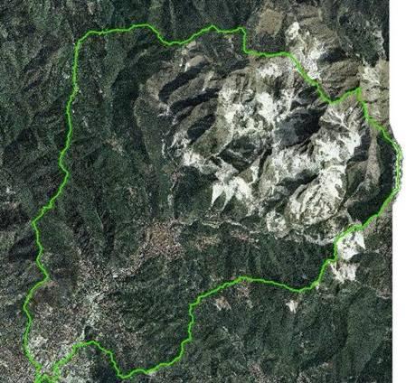 Carrara e il Torrente Carrione Area: circa 50 km^2 Lunghezza asta principale: 15.