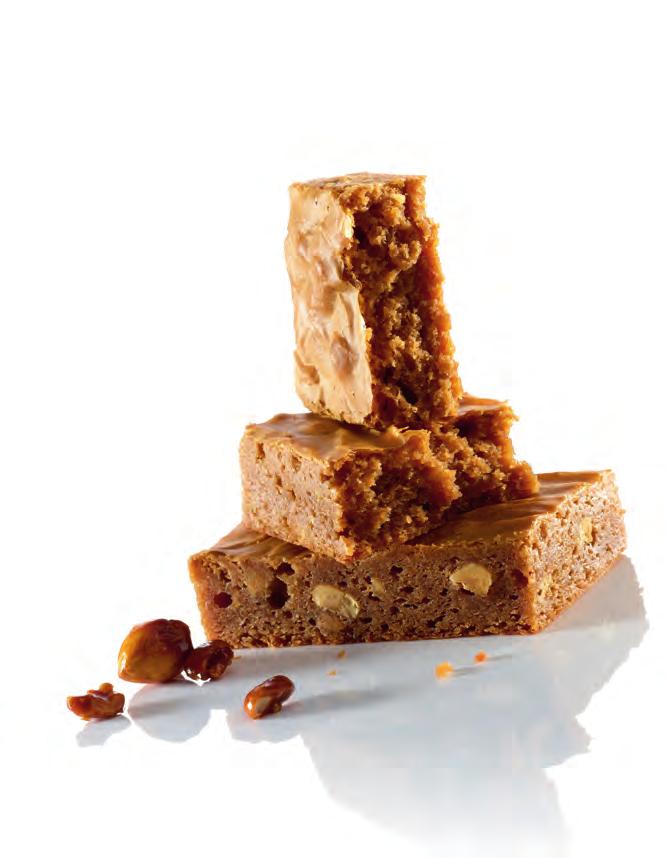 BROWNIE PRALINÉ Ingredienti Belcolade Lait Caramel Burro Uova Zucchero PatisFrance Praliné Noisette 50% Farina Sale Nocciole tostate a pezzi 360 g 180 g 600 g 800 g 720 g 480 g 10 g 100 g