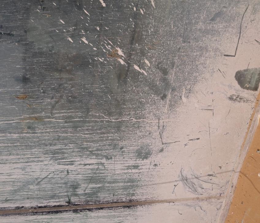 Danneggiamenti causati durante la costruzione - Cemento e pittura si