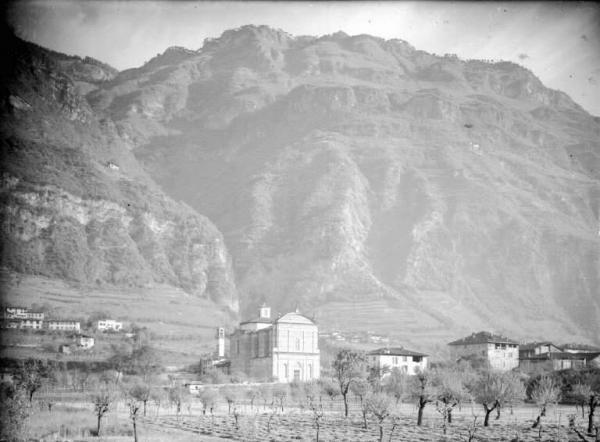 Piamborno - Chiesa parrocchiale della Sacra Famiglia Magnolini, Simone Link risorsa: http://www.lombardiabeniculturali.