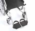 Attacchi regolabili delle ruote anteriori e posteriori. Braccioli ridotti per tavolo, ribaltabili ed estraibili.