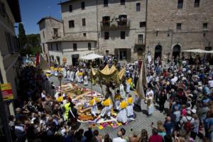 Processione-Spello-Perugia Scorci e angoli urbani come quadri archite