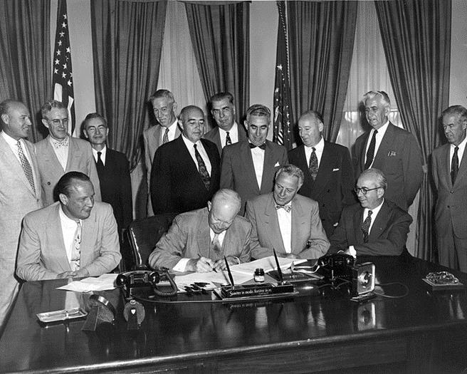 La speranza di un futuro con energia a volontà «Il presidente Eisenhower firma la legge Atomi per la Pace nel 1954» «La sfida è quella di intrappolare il mostro atomico in reattori in grado di