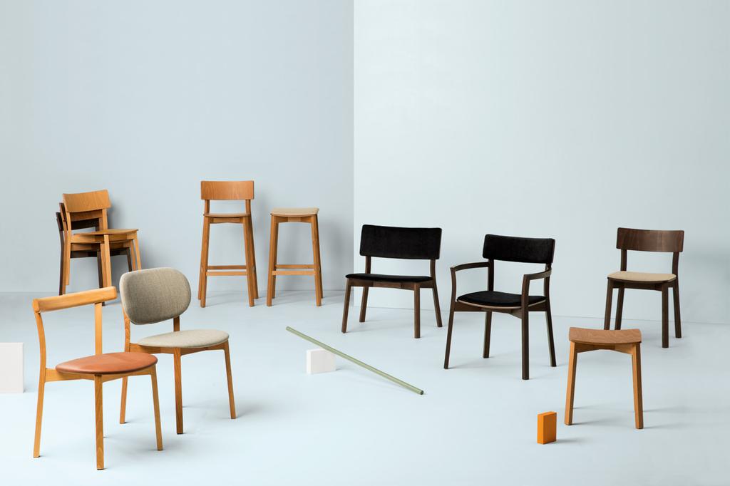 Adam Goodrum Timber Timber, cat.: chair, armchair, lounge, stool, pouf /sedia, poltrona, lounge, sgabello, pouf 1 Chair, upholstered seat. Sedia, sedile rivestito. 2 Chair, upholstered seat and back.