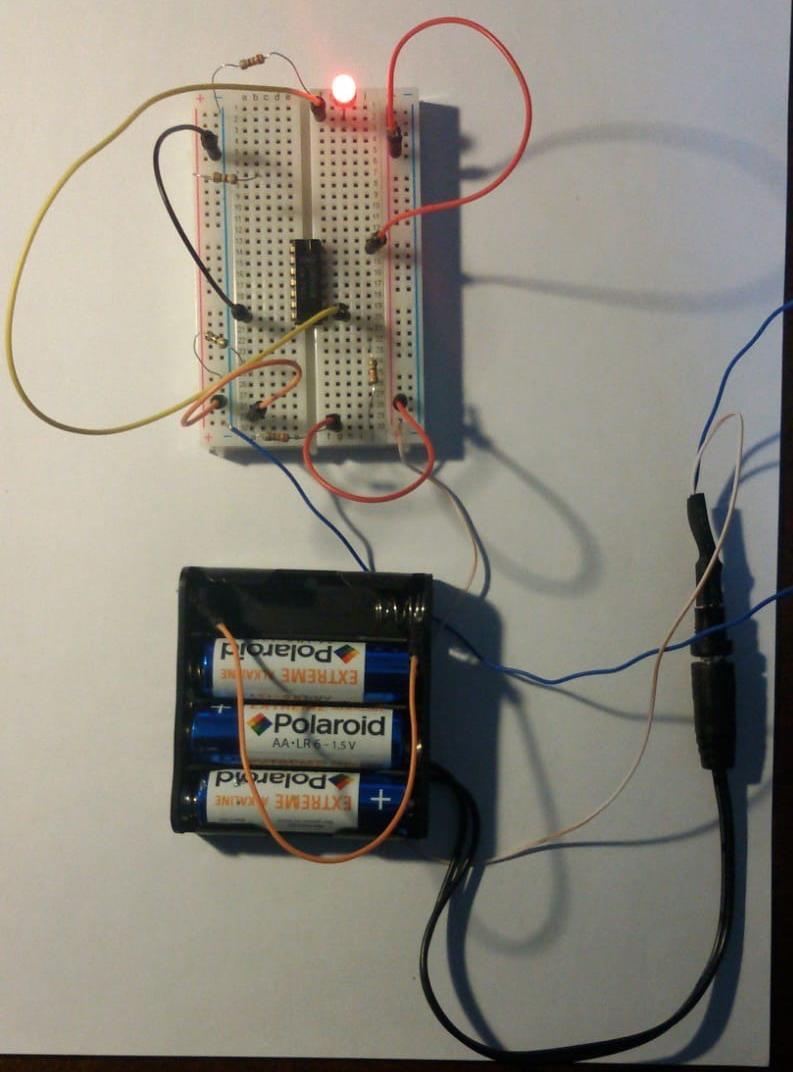 Come utilizzare una porta AND del circuito digitale SN7409N Circuito