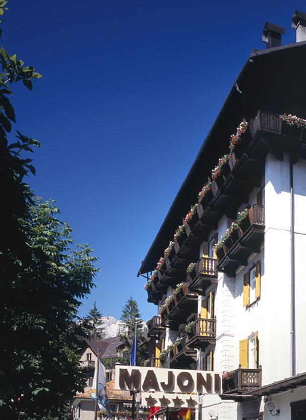 HOTEL MAJONI Cortina d'ampezzo (Belluno) A pochi passi dal centro PREZZI PER PERSONA PER PERIODO IN CAMERA DOPPIA E MEZZA PENSIONE PERIODO NOTTI 13/07-20/07 7 1.050 20/07-27/07 7 1.