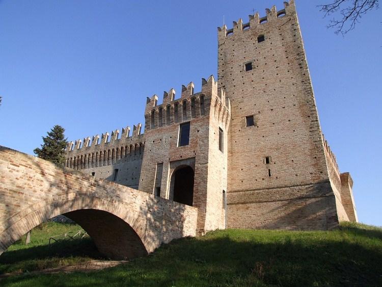 Castello della Rancia Difficoltà: nessuna Interesse: storico, artistico-culturale Abbigliamento: scarpe comode, cappellino, ricambio per lo spettacolo Pasti: liberi, a cura di ogni partecipante