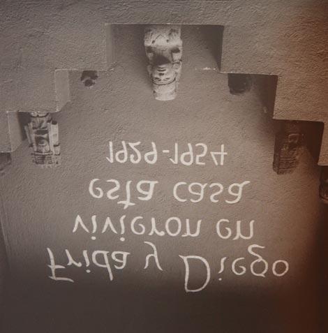 FRIDA KAHLO IL CAOS DENTRO I luoghi della sua vita, della sua Casa Azul diventano teatro per raccontare le tappe artistiche della pittrice.