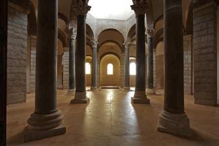 Venne costruita intorno al 760 come cappella personale e santuario nazionale da Arechi II, Duca di Benevento, per la redenzione