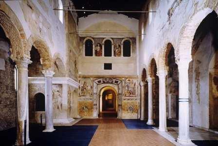 Chiesa di San Salvatore, Navata centrale Il cosiddetto tempietto longobardo.