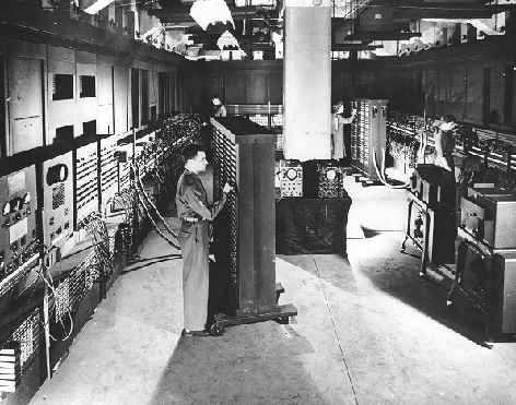 ENIAC (1946) Electronic Numerical Integrator and Computer Università della Pennsylvania primo