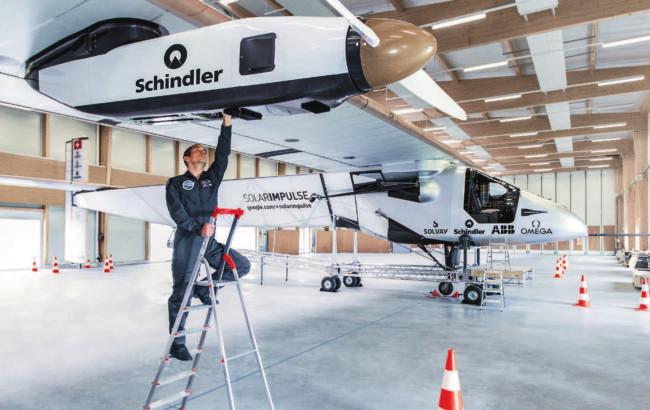 Around the world in a solar airplane. Schindler è partner di Solar Impulse, l aereo senza carburante che si prefigge di compiere il giro del mondo esclusivamente con energia solare.