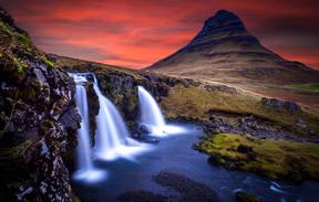 A poche ore dalla capitale è possibile ammirare cascate, grotte, vulcani, campi di lava,