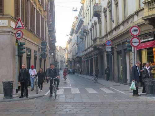 Milano via Brera 87 Bologna via