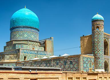 evoluzione dell architettura dei Temuridi. Per finire visita alla moschea di Bibi-Khanim (XV secolo) che era la più grande moschea della sua epoca in tutta l Asia Centrale.