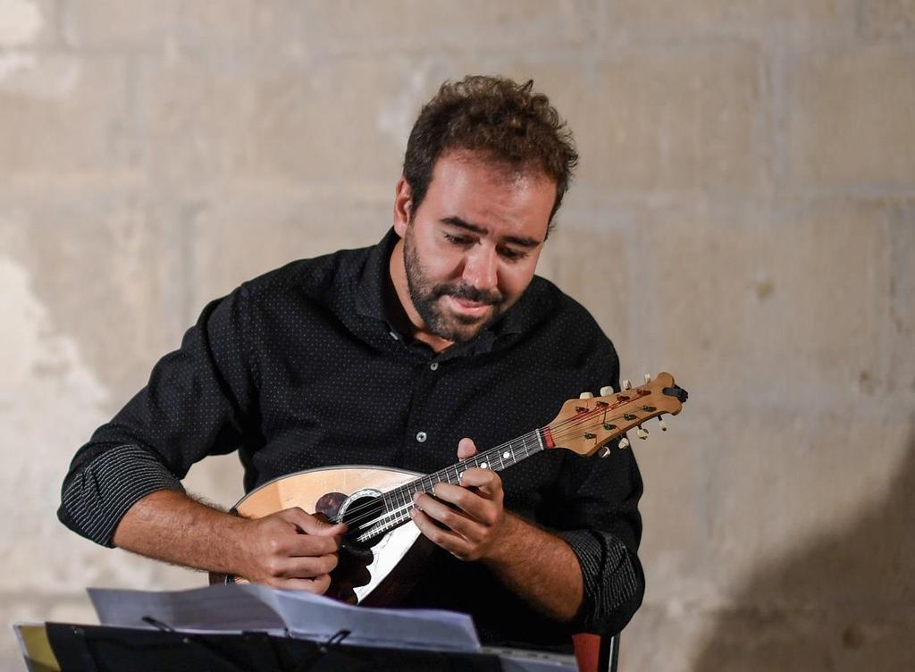 Associazione Musicale DOPPIO DIESIS Regione Molise Comune di Mirabello Sannitico Comune di Ferrazzano MASTER CLASS DI MANDOLINO E DUO MANDOLINO E CHITARRA Docente TIZIANO