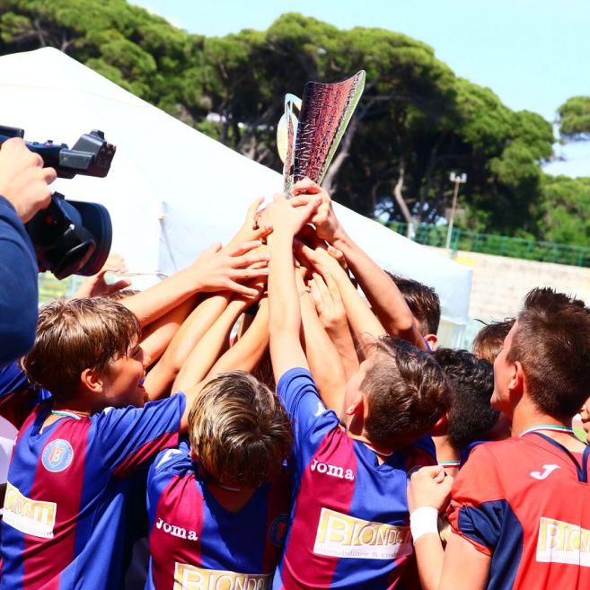 Benvenuti a VIAREGGIO Il torneo si svolge su uno dei più prestigiosi litorali Italiani: La Versilia!