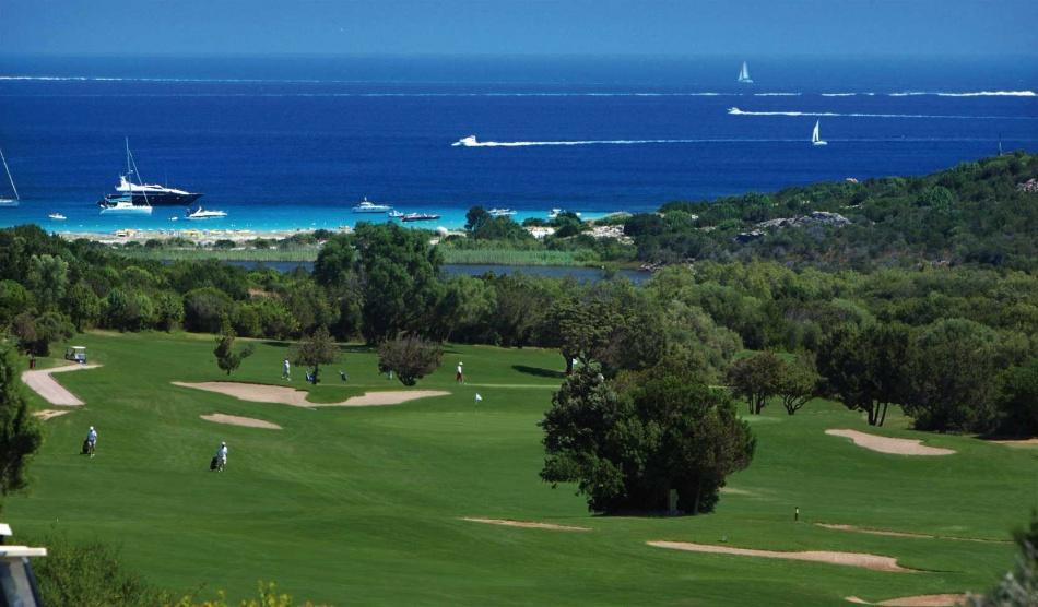 Pevero Golf Club E uno dei campi da golf più belli del mondo.