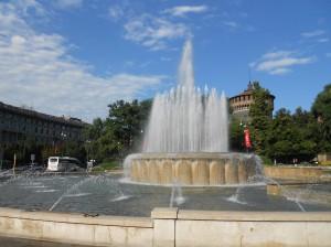 loro ascolto della natura acqua o della musica come attività che unisce non solo l architettura del Castello, il verde del Parco, l arte dell acqua ma anche una società desiderosa di nuovi luoghi.