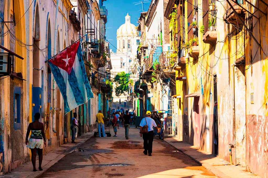 Un viaggio a Cuba negli Hotel ed i Resort più esclusivi per vivere al meglio l atmosfera e la magia dell isola. Chiudi gli occhi.