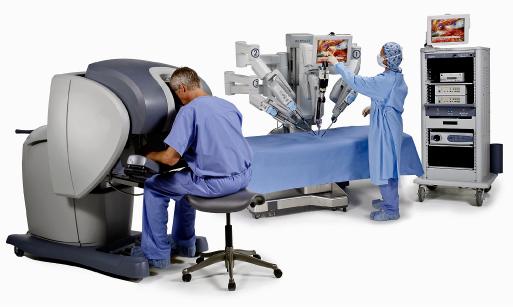 Strumentazione del Sistema Da Vinci La piattaforma robotica da Vinci attuale consiste di tre componenti: la console del chirurgo, che dirige i movimenti dei bracci robotizzati, il sistema/carrello di